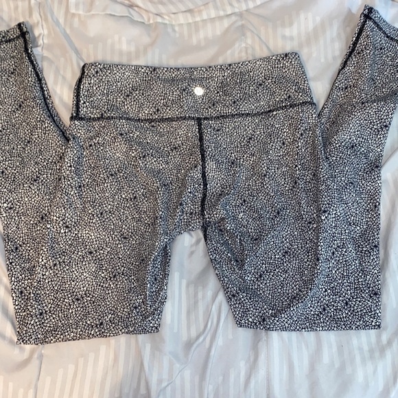 Lululemon leggings - Picture 2 of 4